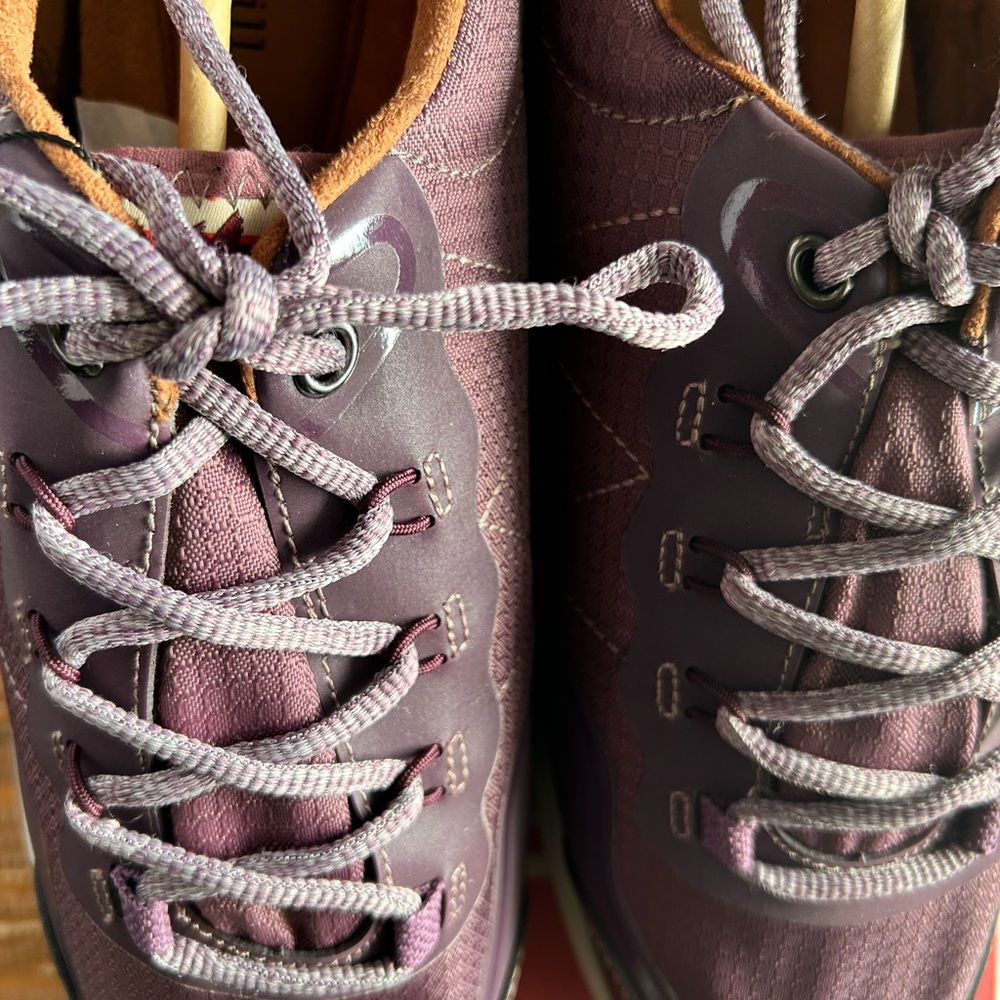 Cobb Hill Women’s Sneakers (Size 11 W)